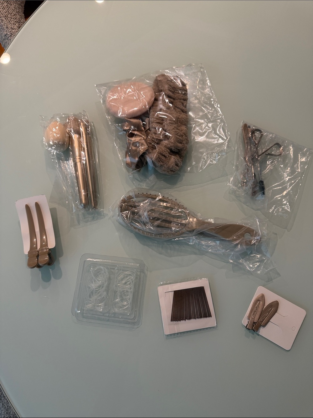 CONAIR 100-PIECE BRONZE BEAUTY CASE - Picture 4 of 6